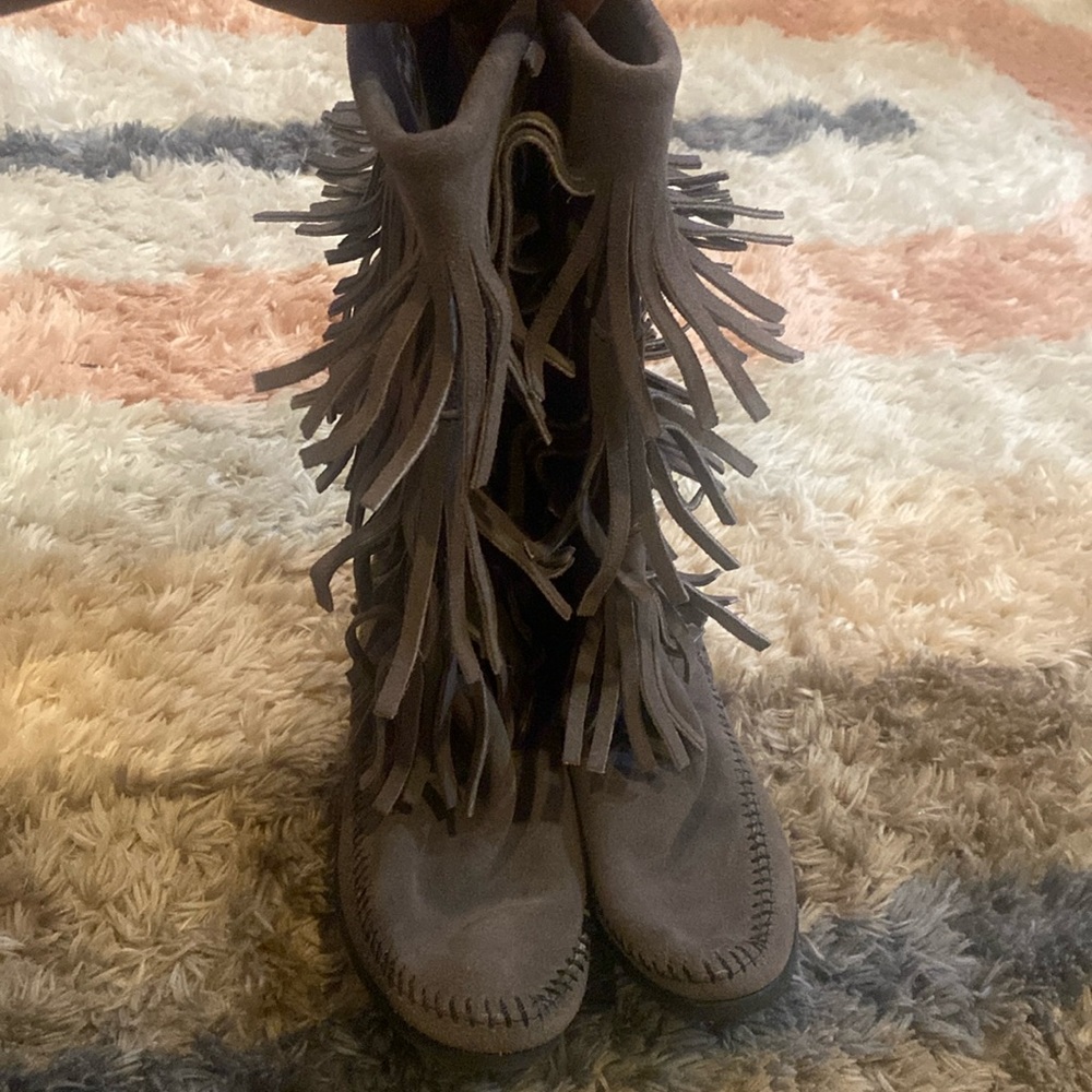 Minnetonka Moccasin Boots gray size 8